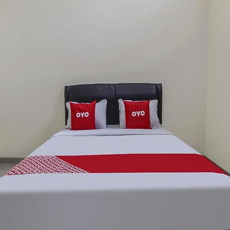 Oyo 91084 Oke Guest House Malang Buitenkant foto