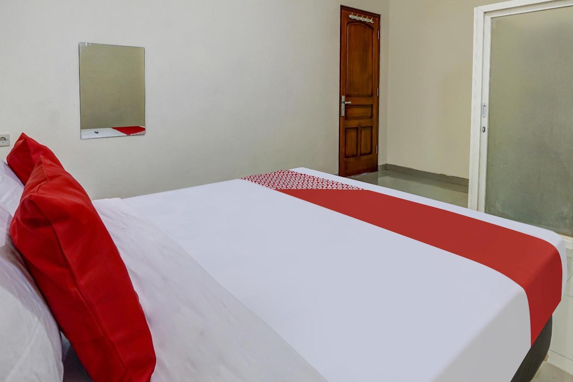 Oyo 91084 Oke Guest House Malang Buitenkant foto