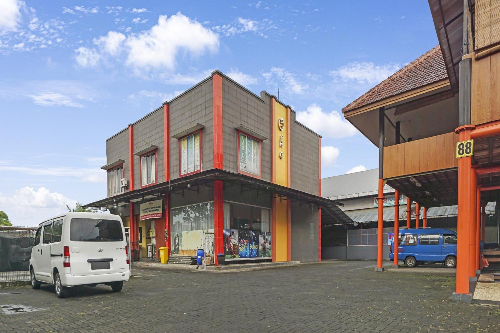 Oyo 91084 Oke Guest House Malang Buitenkant foto
