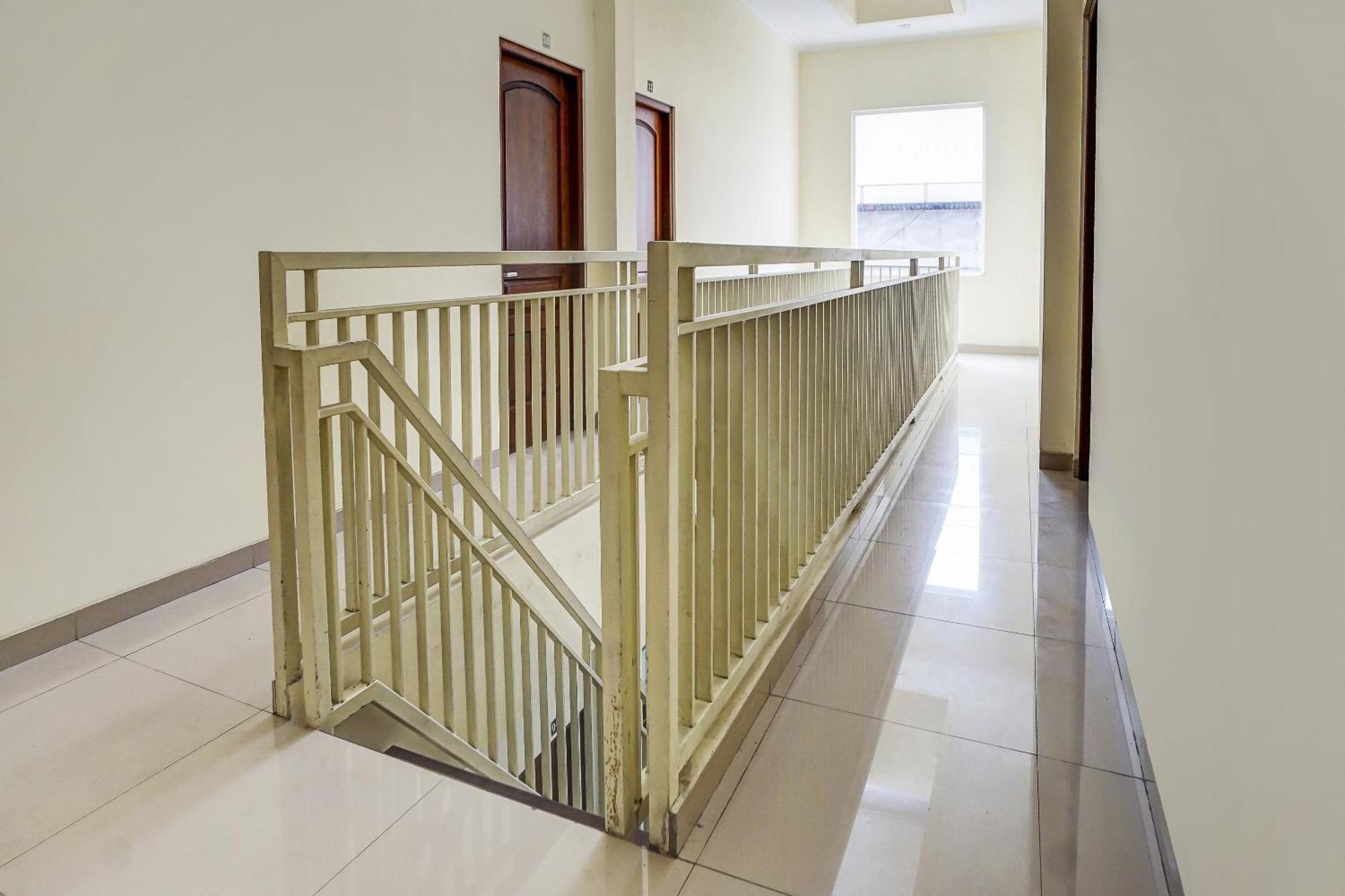 Oyo 91084 Oke Guest House Malang Buitenkant foto