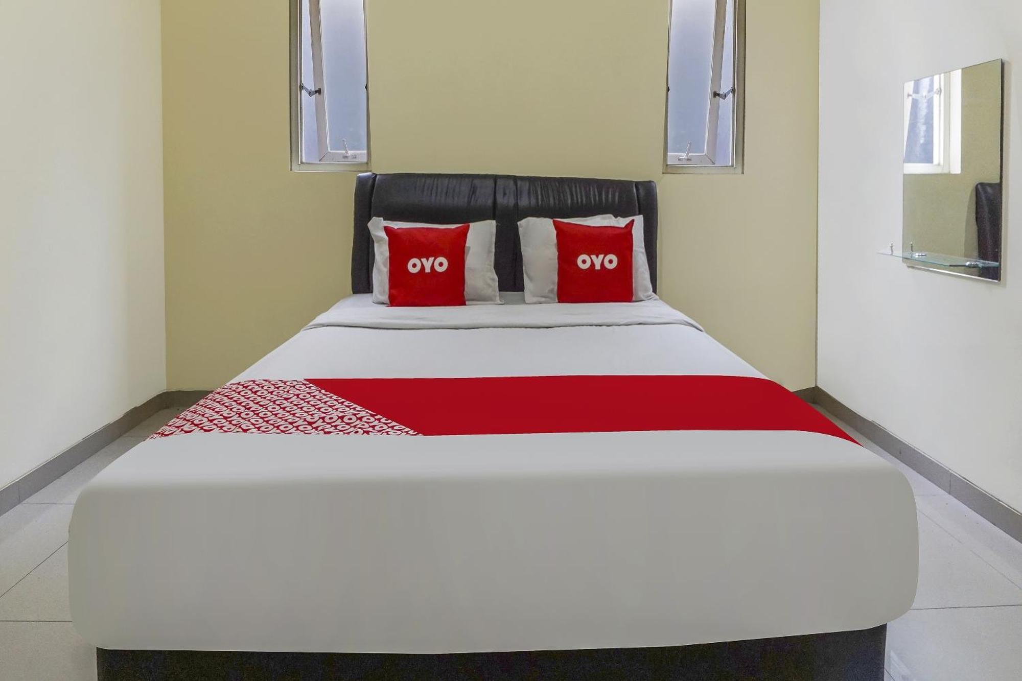 Oyo 91084 Oke Guest House Malang Buitenkant foto