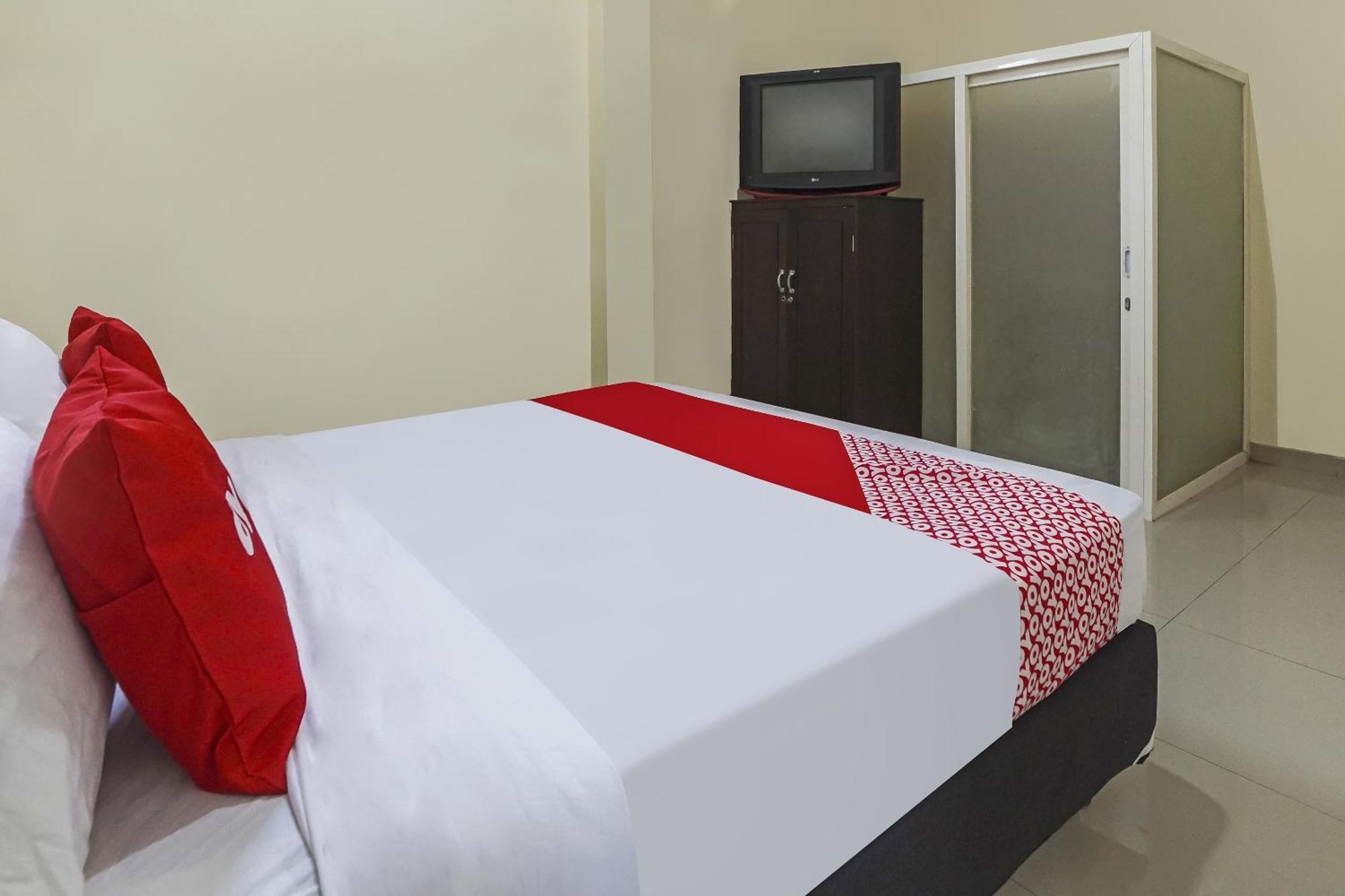 Oyo 91084 Oke Guest House Malang Buitenkant foto