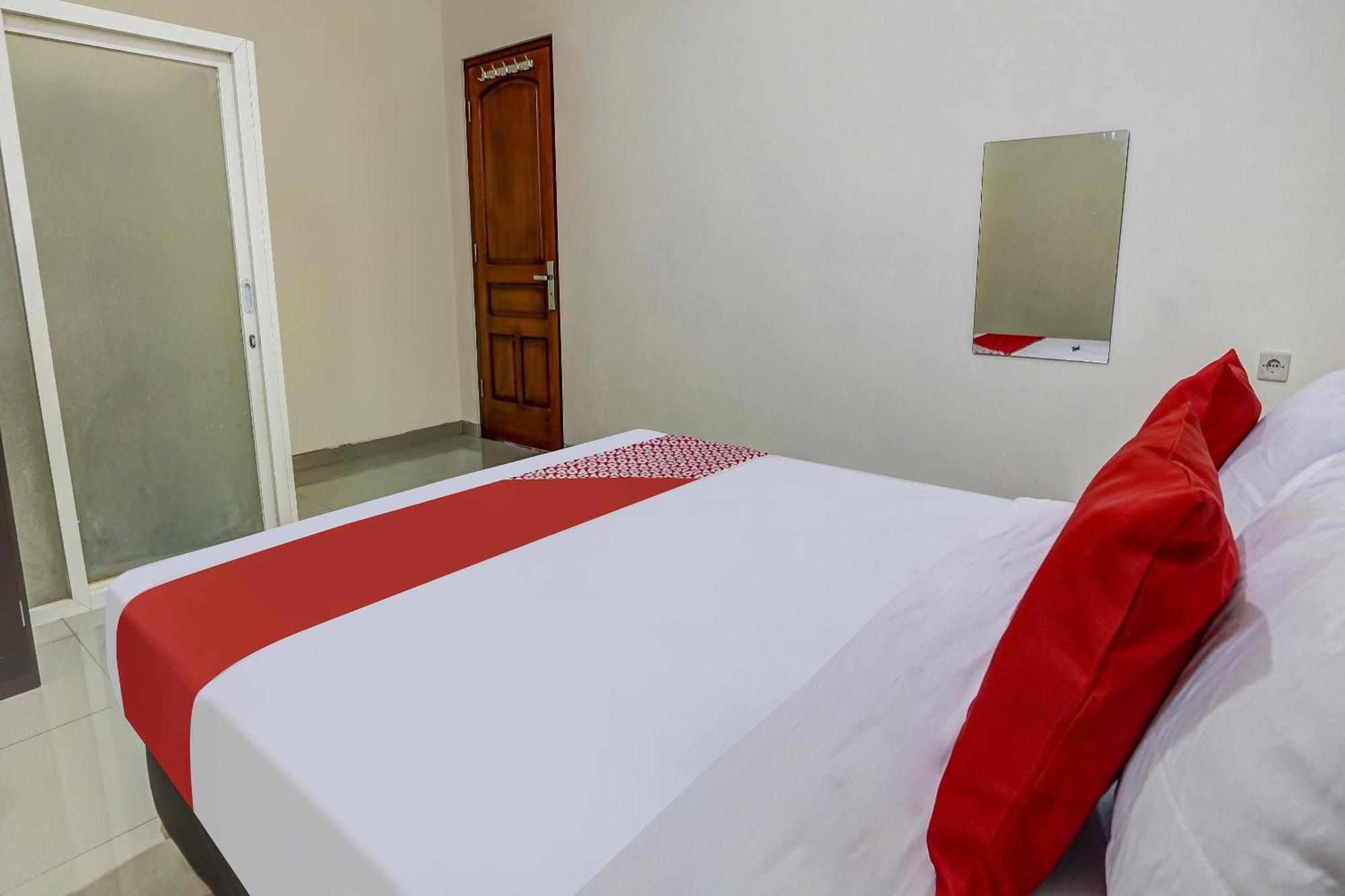 Oyo 91084 Oke Guest House Malang Buitenkant foto