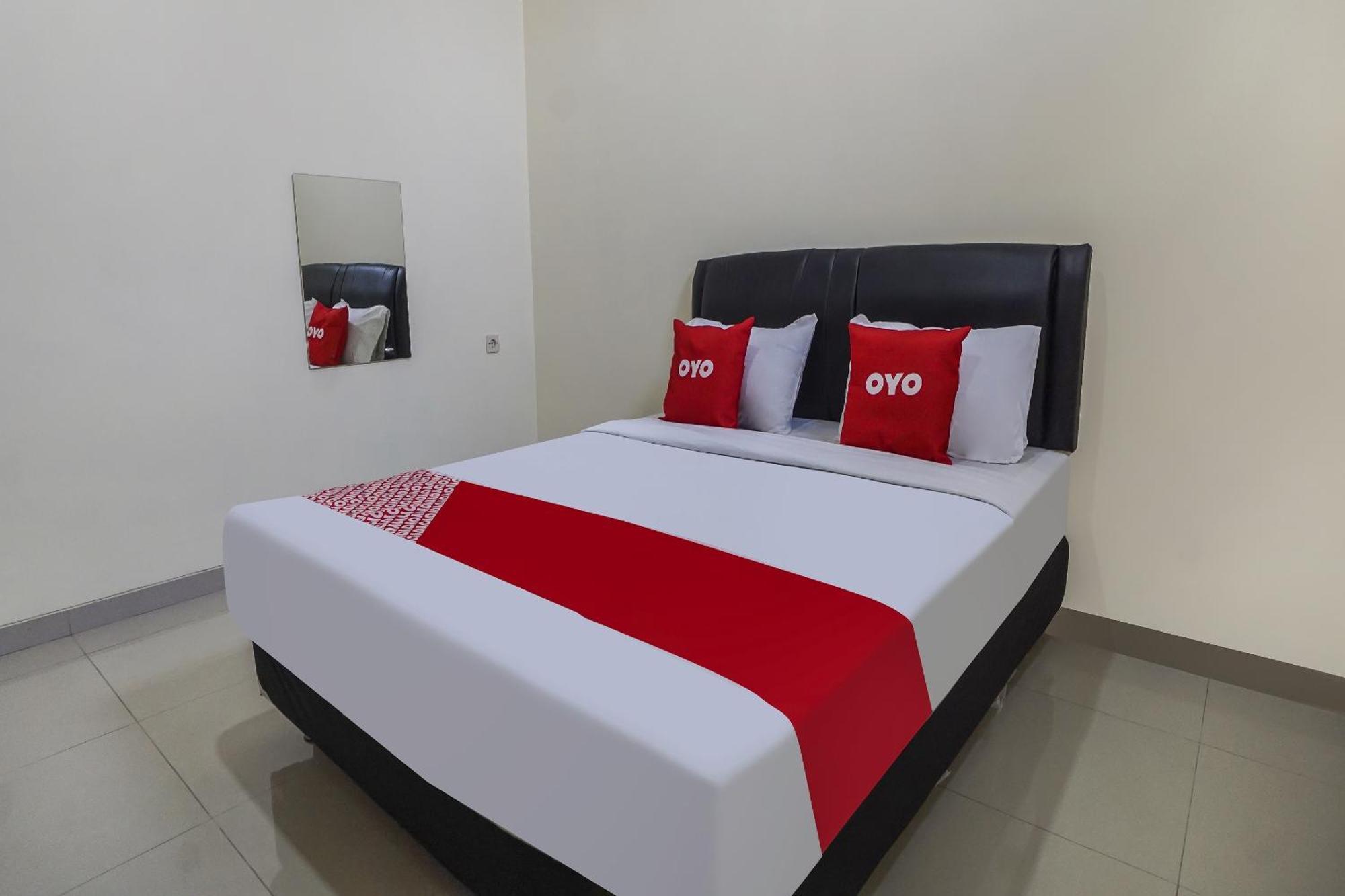 Oyo 91084 Oke Guest House Malang Buitenkant foto