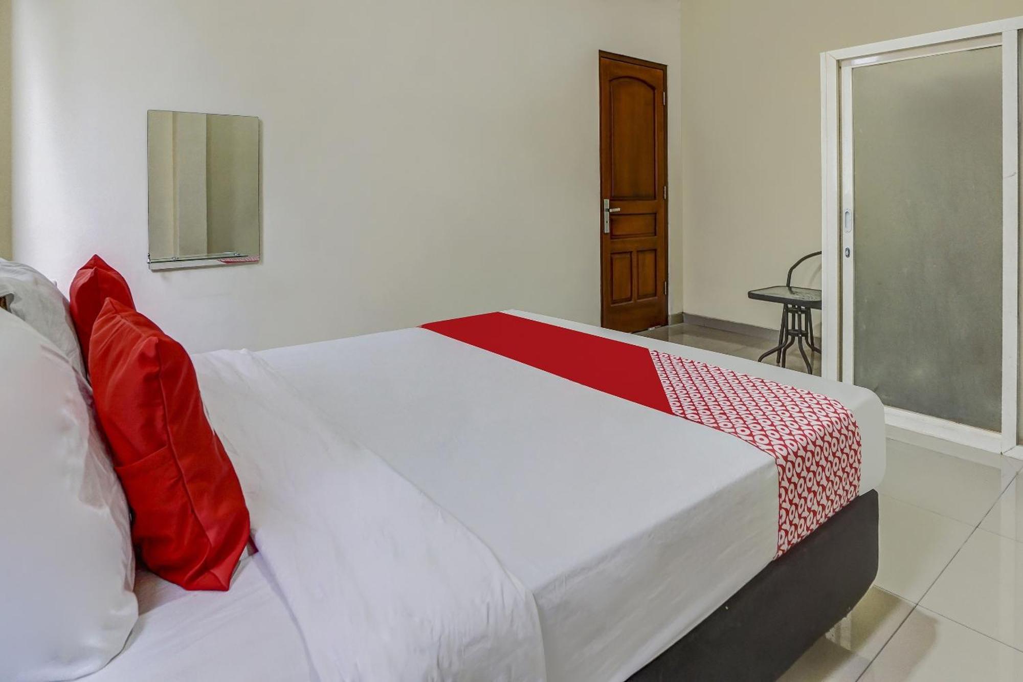 Oyo 91084 Oke Guest House Malang Buitenkant foto